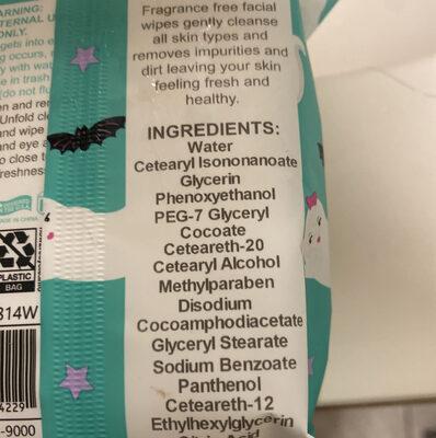 makeup removing and cleaning wipes