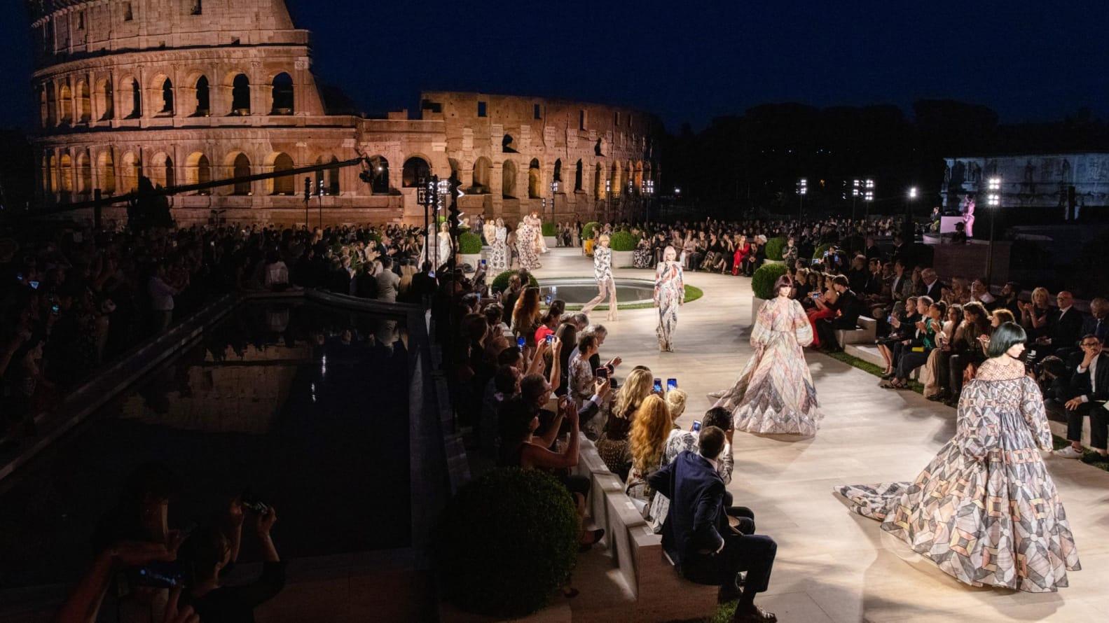 Thời trang Ý: Chuẩn mực và vui tươi 