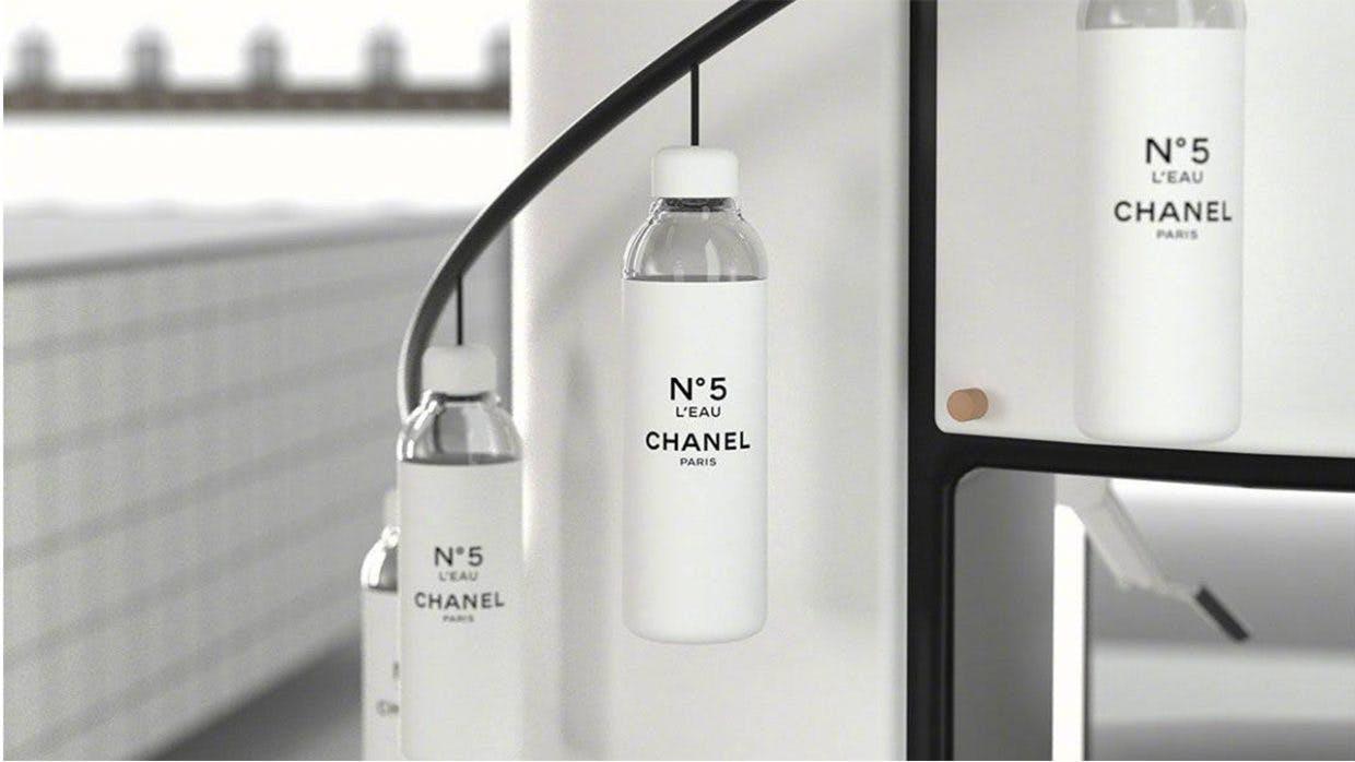 Chanel bán nước suối: Hãy thật giàu có trước khi khát nước