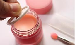 Mặt nạ ngủ cho môi: Tốn tiền nhưng có thực sự cần thiết? 