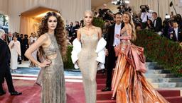 Met Gala 2022: Ôi thôi lại nhạt! 