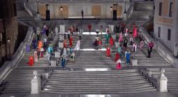 Dior kiện Valentino