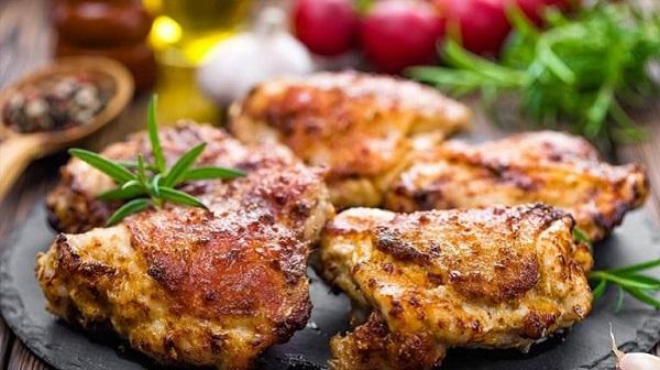 100g thịt gà chứa bao nhiêu calo? Ăn nhiều thịt gà có tốt không?