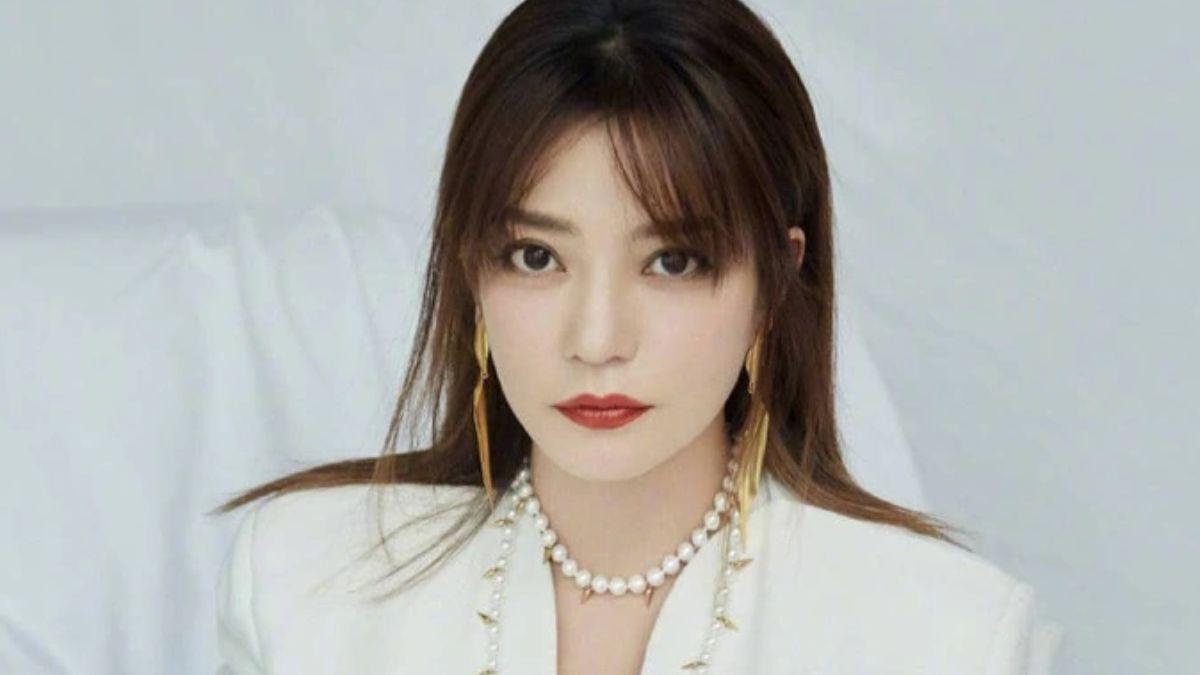 Triệu Vy thông báo bố qua đời