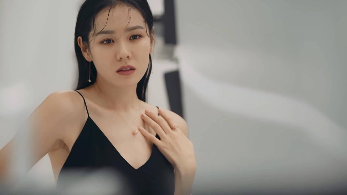 Sở hữu gu thời trang đơn giản, Son Ye Jin vẫn chiếm trọn trái tim Huyn Bin