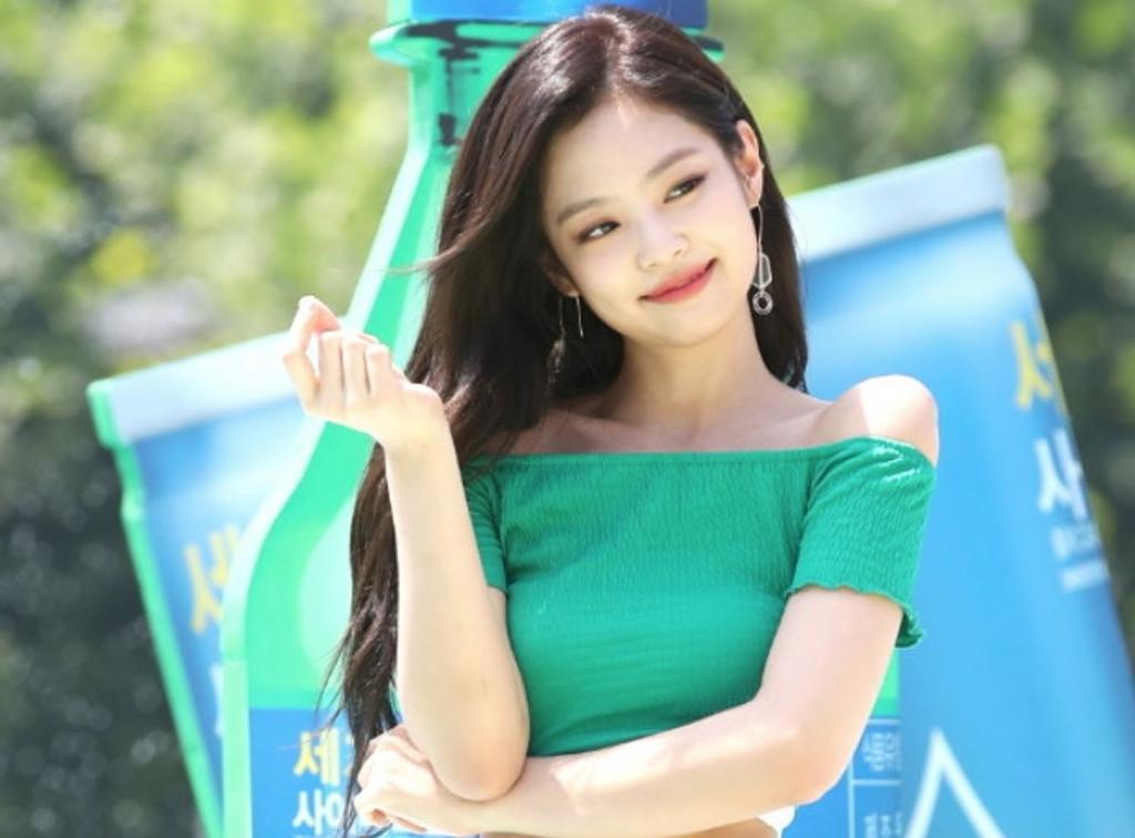 Cách chọn cổ áo đơn giản nhưng vi diệu giúp làm cân đối khuôn mặt