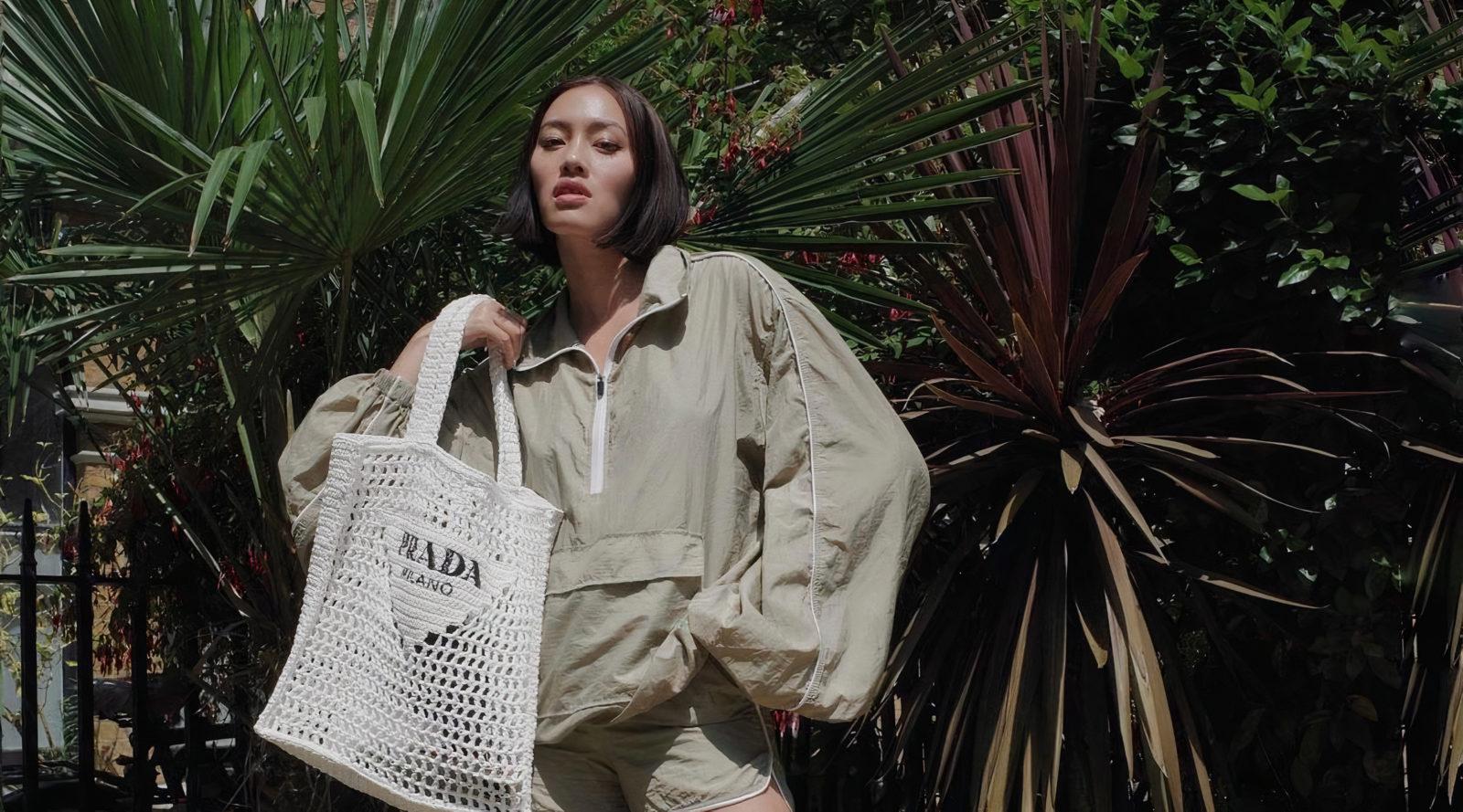 Raffia Tote Bag: Chiếc túi “hot” suốt từ hè sang thu của Prada