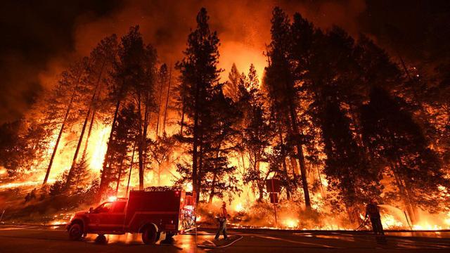 Bờ Tây nước Mỹ rực lửa, nhiều người thiệt mạng do cháy rừng