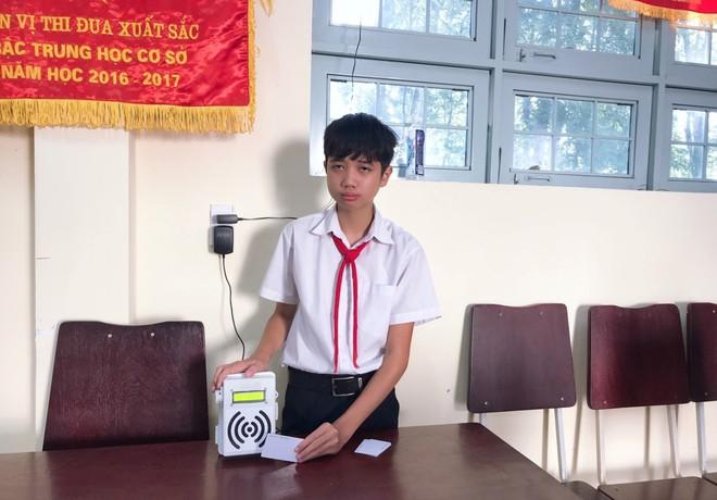 Kon Tum: Học sinh chế tạo thiết bị kiểm soát trên xe đưa đón