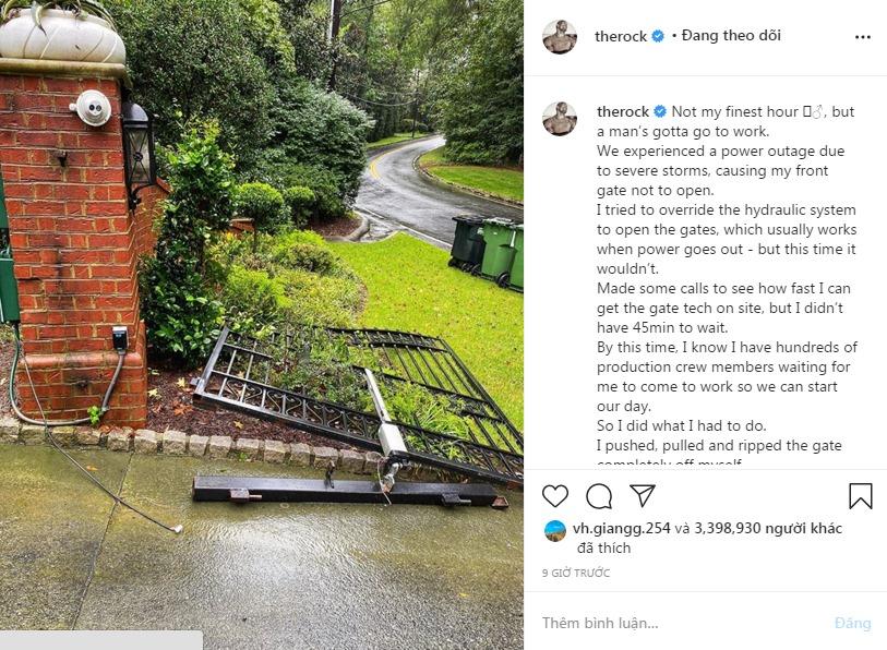 The Rock dùng tay bẻ cổng nhà vì muộn giờ làm