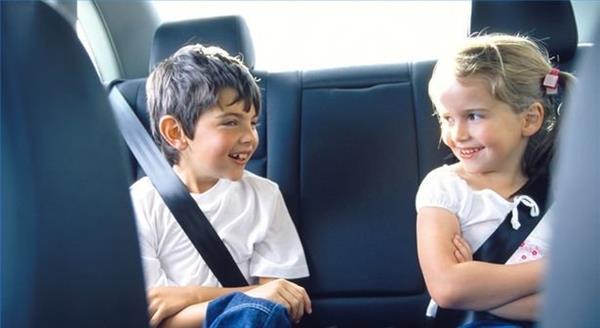 Đề xuất cấm trẻ dưới 12 tuổi ngồi ghế trước ô tô