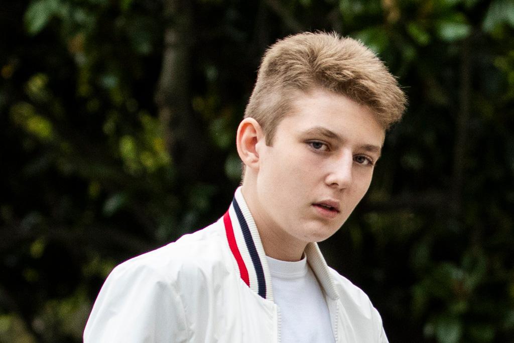 Sau thông tin cha mẹ mắc Covid-19, sức khỏe của Barron Trump được quan tâm