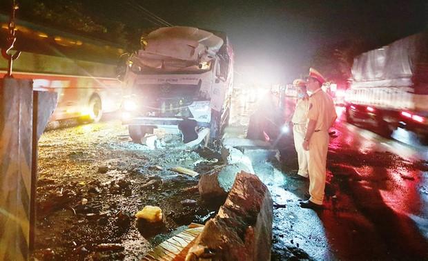 Tiền Giang: Tai nạn thẩm khốc, 1 người chết, 19 người bị thương