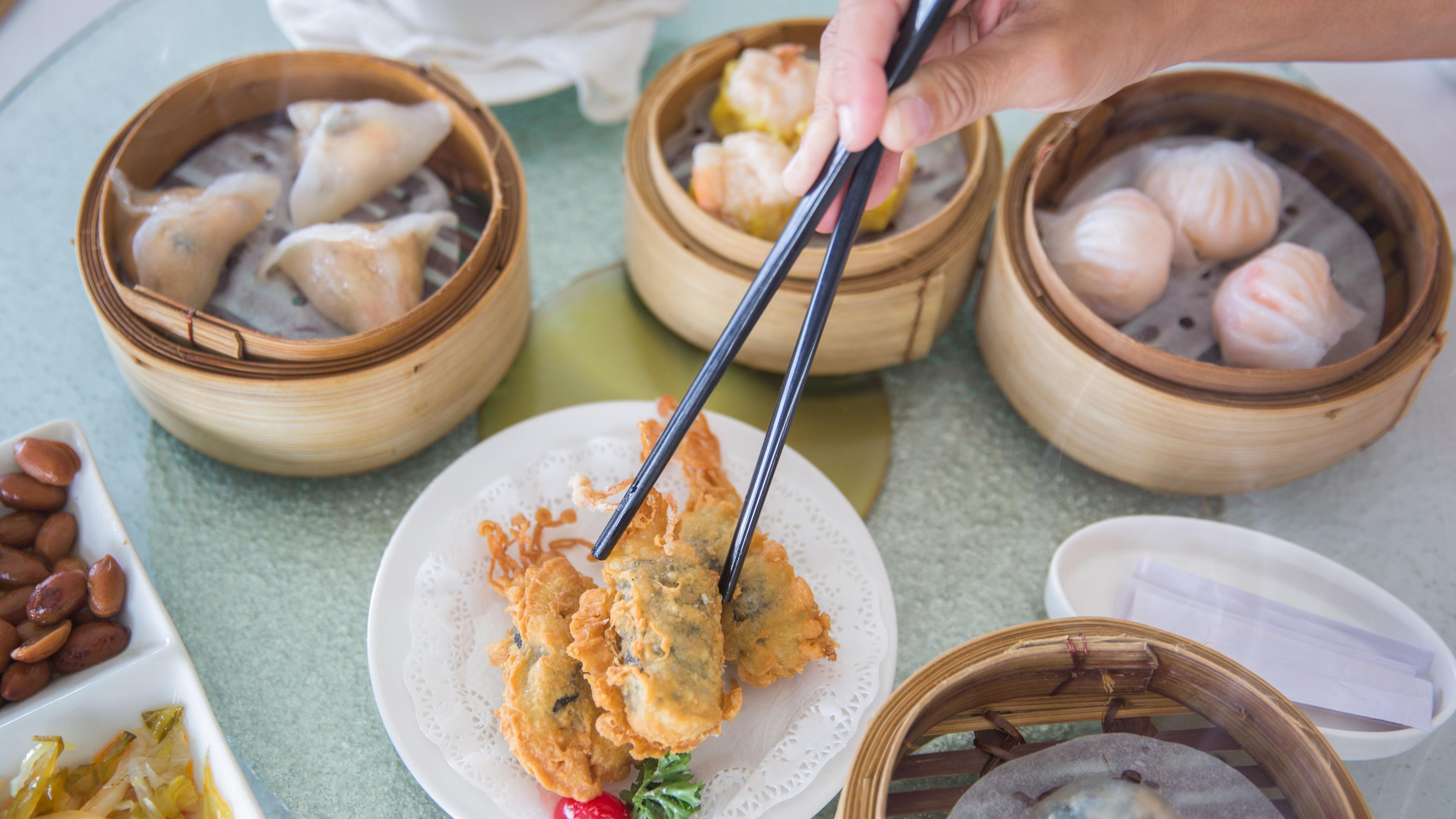 Cách ăn dim sum đúng cách người bản xứ cho người mới bắt đầu