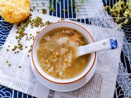 Cách nấu chè đậu xanh nấm tuyết ngon và thanh nhiệt cơ thể