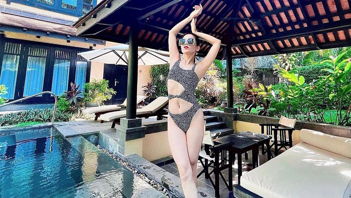 Lệ Quyên chia sẻ bí quyết trẻ đẹp ở tuổi 40 nhưng bộ bikini mới là tâm điểm chú ý