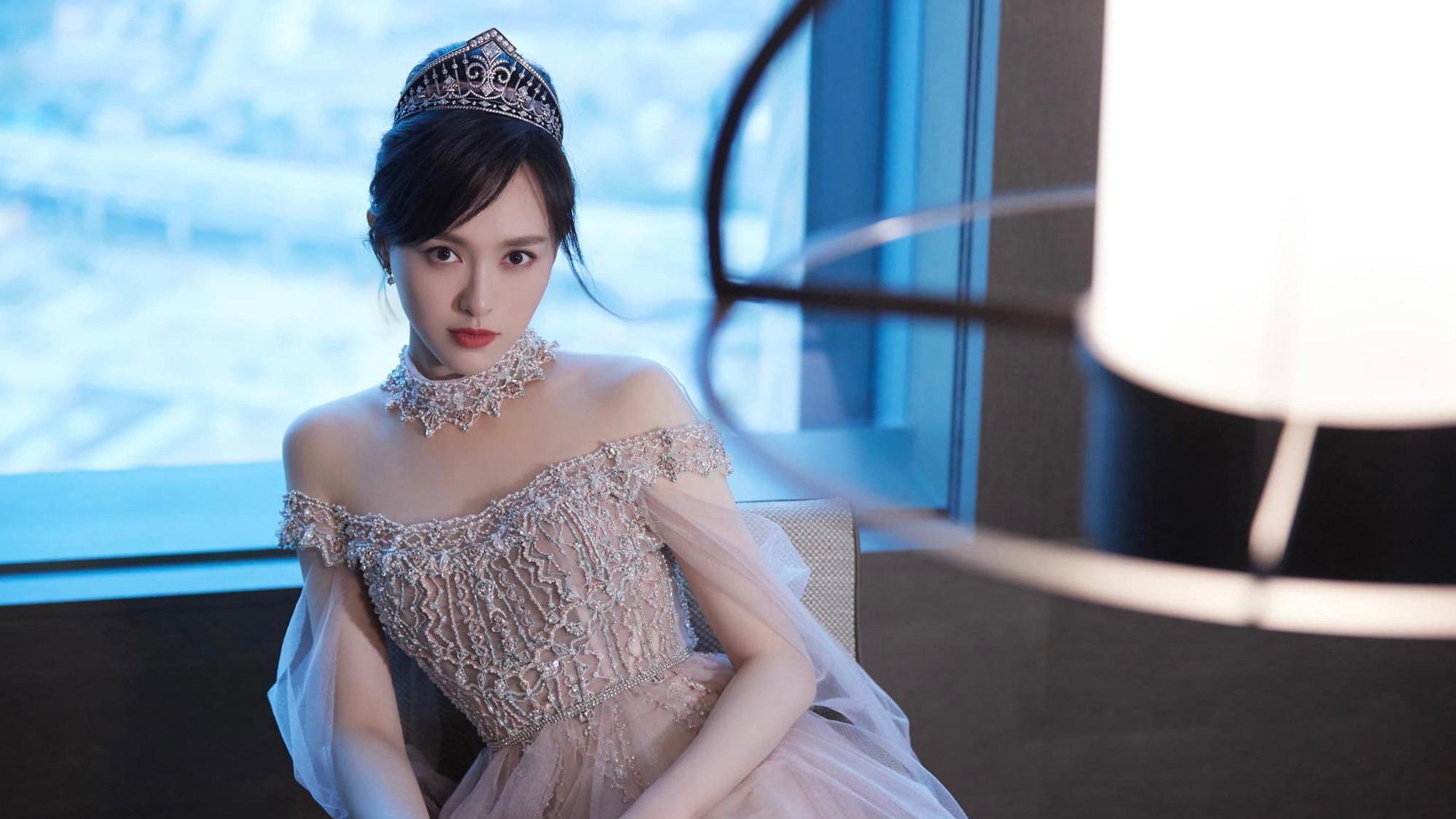 Đường Yên khoe visual đỉnh cao nhưng antifan bình luận "cưa sừng làm nghé"