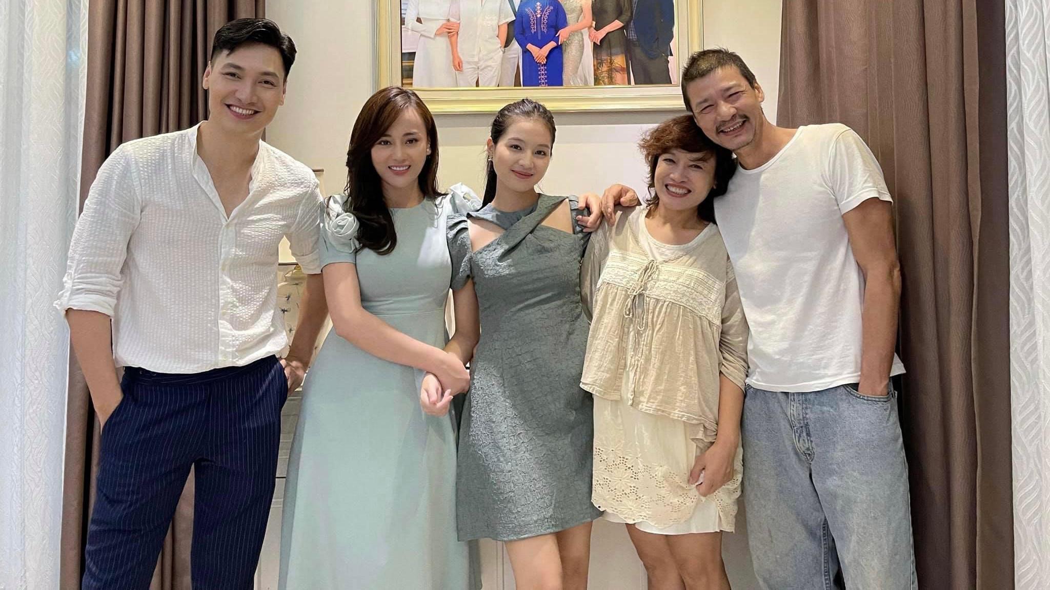 Khán giả ngỡ ngàng với trang phục của Nam trong những tập cuối phim "Hương vị tình thân"