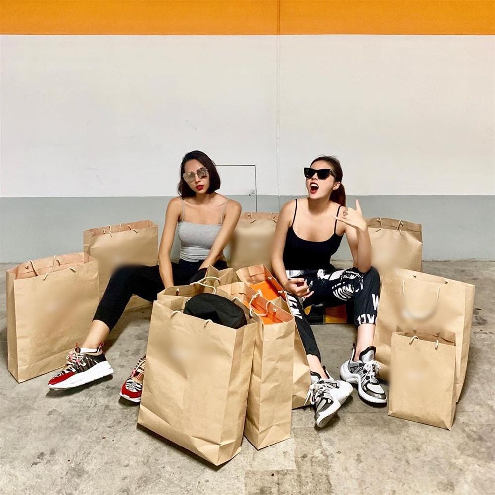 Tín đồ mua sắm bật mí cách săn sale để mua mỹ phẩm high-end rẻ hơn hàng xách tay lại có cả tá quà tặng kèm