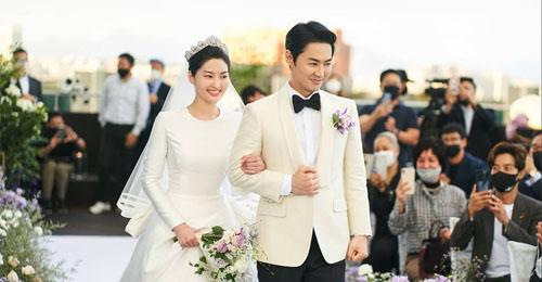 Nhan sắc xinh đẹp như minh tinh của bà xã Jun Jin (Shinhwa)