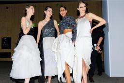 Đột nhập hậu trường hai show diễn Haute Couture đình đám nhất Xuân Hè 2022