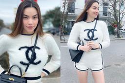 Hà Hồ diện quần bó sát, lộ vùng nhạy cảm ngay ngày đầu năm mới