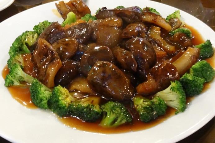 Cách làm bông cải xào nấm thanh đạm lại ngon miệng cho bữa cơm gia đình