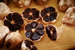 Cách làm tỏi đen bằng nồi cơm điện: chế biến "thần dược" chưa bao giờ dễ dàng và tiện lợi hơn thế