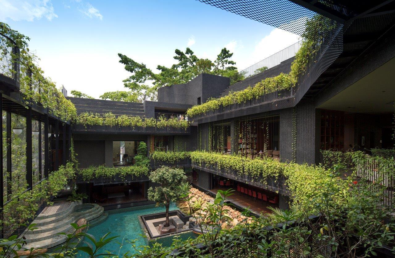 Ngẩn ngơ trước biệt thự gần 1.400m² rợp bóng cây xanh tại Singapore