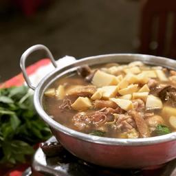 Lẩu gà lá é, món ngon không nên bỏ lỡ của Đà Lạt