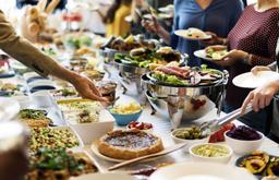 Mách bạn cách ăn buffet xứng đáng với số tiền bỏ ra