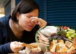 5 món ăn nặng mùi, dù ngon đến mấy cũng không nên ăn ở văn phòng