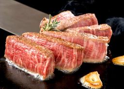 Tại sao thịt bò Wagyu lại đắt đỏ, giá lên đến hàng triệu một cân?