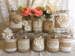 Ngắm những ý tưởng trang trí bàn ăn tuyệt đẹp nhờ phụ kiện vải gai mộc mạc