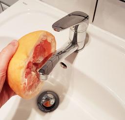 Bưởi và đường: Nguyên liệu làm sạch bồn tắm, bồn rửa bất ngờ