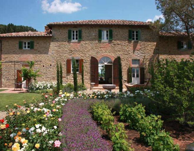 Đắm chìm trong nét quyến rũ của ngôi biệt thự cổ tại miền Trung nước Ý