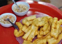 Quẩy nóng, món quà vặt bình dân của mùa Đông của Hà Nội