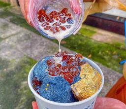 Sữa chua tinh than tre dát vàng, một món ăn mới rất đáng thử từ than tre