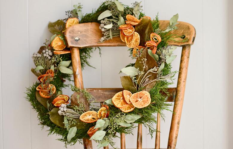 Tự làm vòng nguyệt quế cam quế đón Giáng sinh: Đẹp, rẻ và dễ như ăn bánh