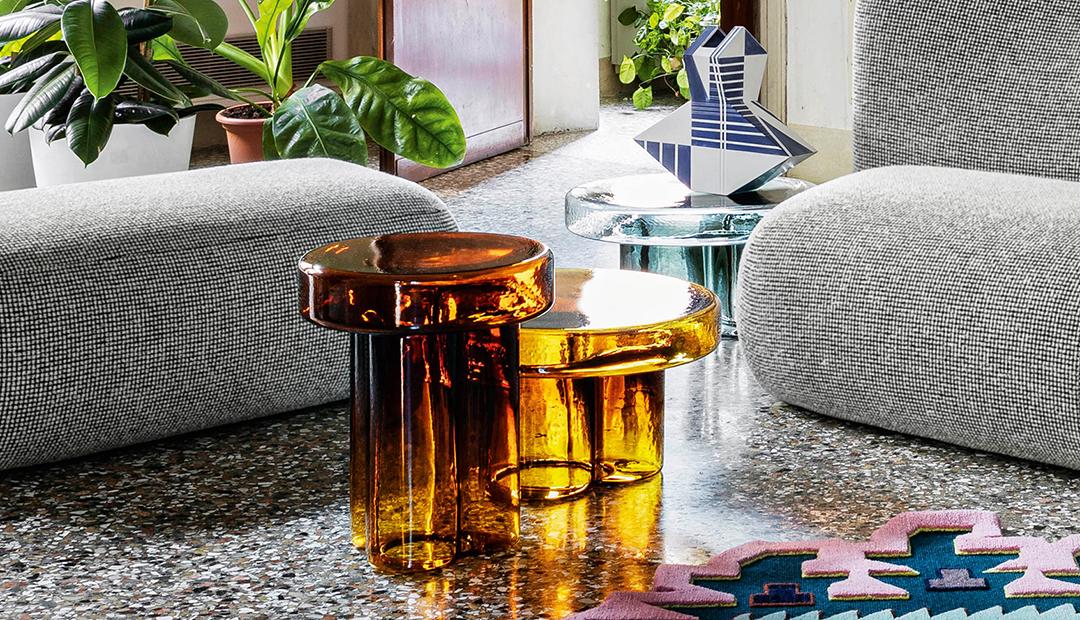 Bàn nước bằng kính: Minh chứng vẻ đẹp "bên ngoài mỏng manh, bên trong mạnh mẽ"