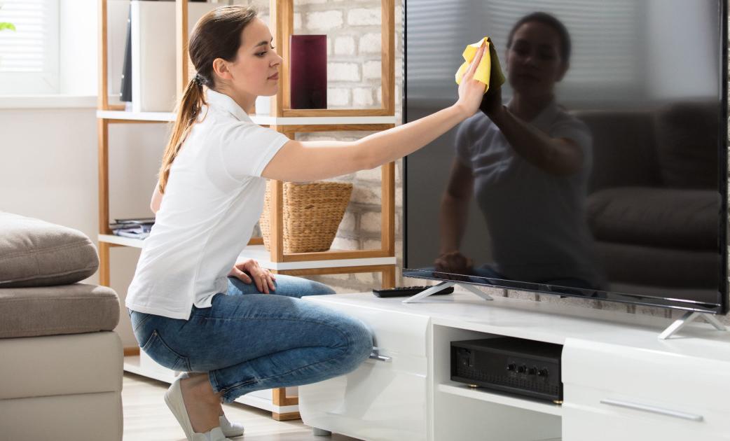 Vệ sinh tivi: Tưởng là dễ nhưng hóa ra ai cũng làm và thiếu