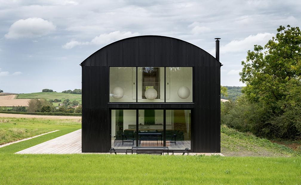 Cải tạo nhà kho thành ngôi nhà nghỉ dưỡng tuyệt đẹp giữa vùng nông thôn yên ả