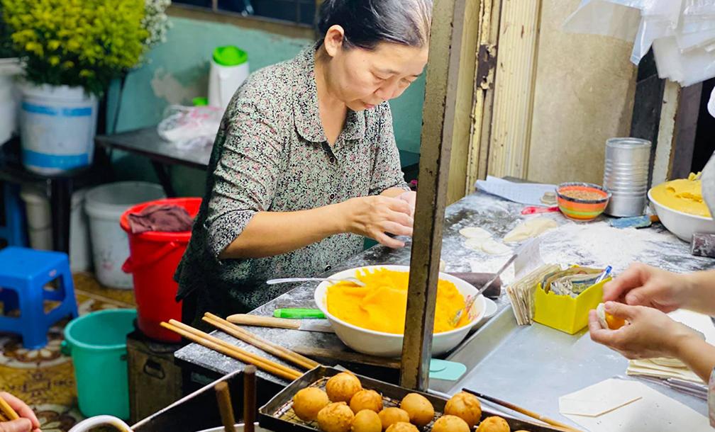 Bánh tiêu Đồ Chiểu, Vũng Tàu có gì ngon mà xếp hàng cả tiếng mới được mua?