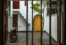 Ngôi nhà ống đậm chất truyền thống với chi phí 300 triệu ở Tây Hồ, Hà Nội