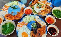 Lạ miệng, lạ mắt với phiên bản cơm tấm hoa đậu biếc gây sốt cộng đồng mạng