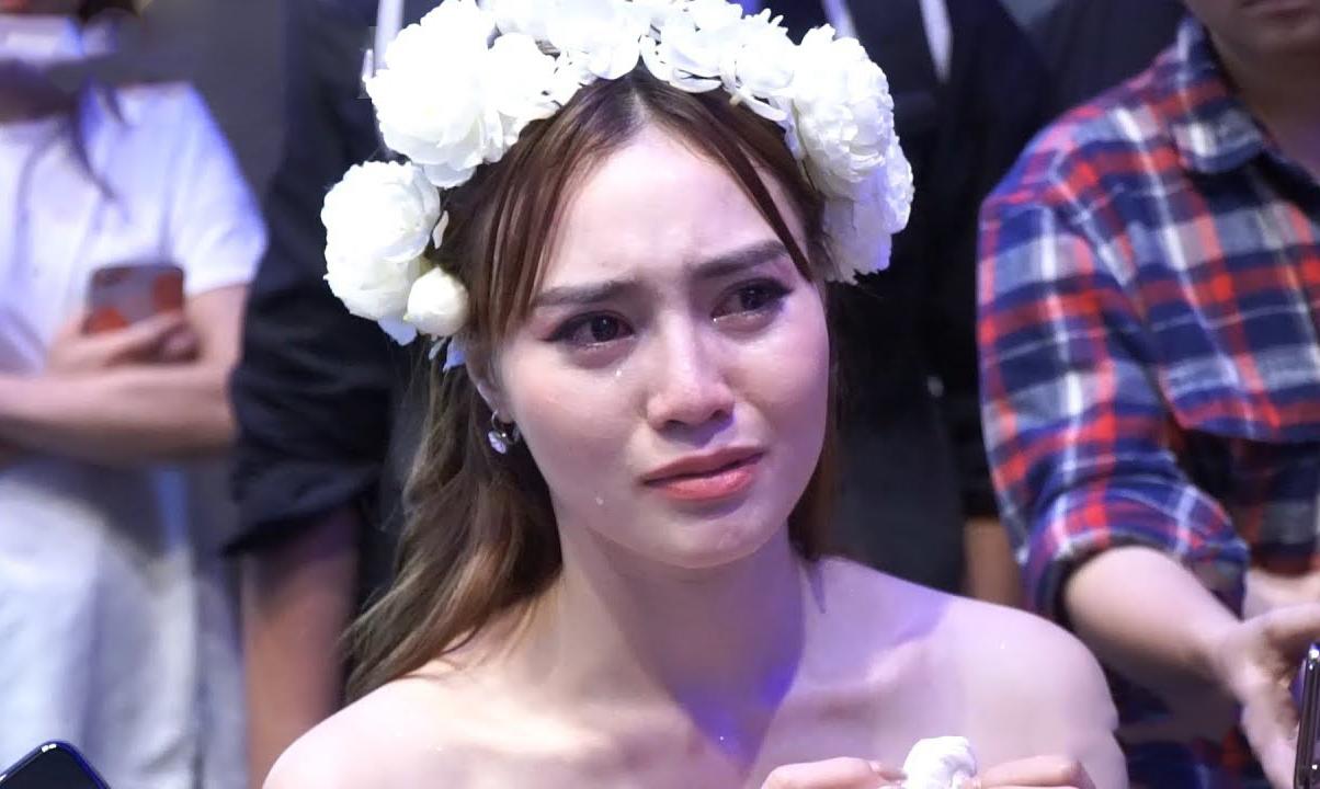 Web đen bị sập sau nghi vấn Ninh Dương Lan Ngọc lộ clip nóng