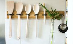 Tự làm giá treo đồ dùng cho phòng bếp gọn gàng chỉ trong 15 phút