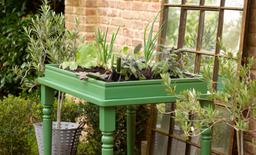 Nâng cấp sân vườn thêm xinh với 4 ý tưởng tái sử dụng nội thất cũ