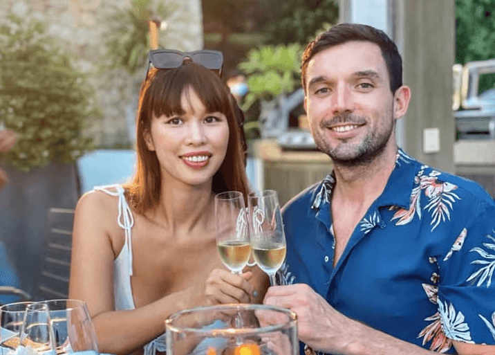 Tỷ phú Bill Gates ly hôn, siêu mẫu Hà Anh viết tâm thư khuyên giới trẻ "đừng sợ cứ yêu đi"