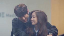 Hospital Playlist 2 tập 1: Yoo Yeon Seok và Hyun Been hẹn hò bí mật nhưng ôm nhau trước cổng viện; Jo Jung Suk bị Mido từ chối
